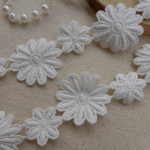 Cotton Lace Applique, Pretty Daisy Flower, White Lace Trim, Bridal Wedding Flower Applique Lace