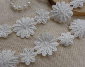 Cotton Lace Applique, Pretty Daisy Flower, White Lace Trim, Bridal Wedding Flower Applique Lace