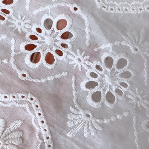 Scalloped Cotton Floral Fabric, off White Eyelet Trim Fabric, Vintage ...