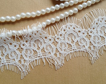 Encaje Chantilly en blanco roto Exquisito encaje de pestañas Diseño de vestuario nupcial de encaje para boda