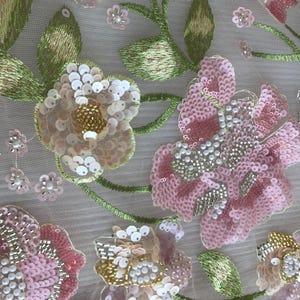Flerfärgade pärlbroderade blommor med gröna bladtyg för miniklänning, balklänning, pärlbroderad brudklänning, formell klänning bild 11