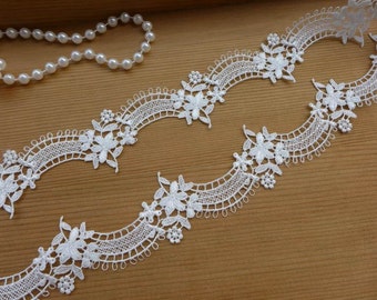 1.38 Inch Victorian Style Scalloped Floral Venice Lace Trim in White, 2 Yards