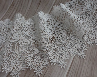 VINTAGE-Style Wedding Bridal Venise Lace Trim in Off white For Veils, Lace Dress, Jewelry or Costume design