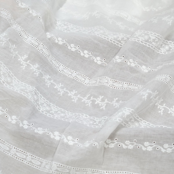 Tissu en coton, tissu floral à oeillets en coton blanc cassé pour robe de poupée, robe bohème de mariage, haut en dentelle