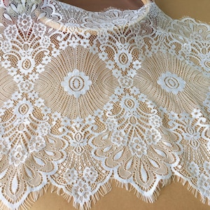 Schöne ausgebogte Spitze Soft Chantilly Lace Trim Schwarz / Off weiße Farbe 16,9 &quot;Breite Französische Spitze 3 Meter