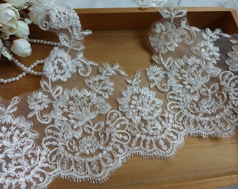 Adorno de encaje marfil con hilo plateado para vestidos de novia, velos, disfraces o diseños de joyería.