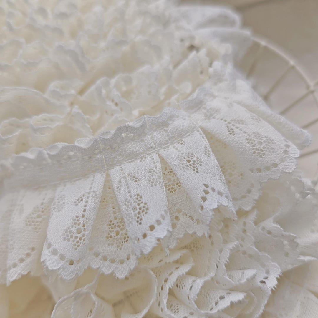 Beige Ruffled Lace Trim, 1.96
