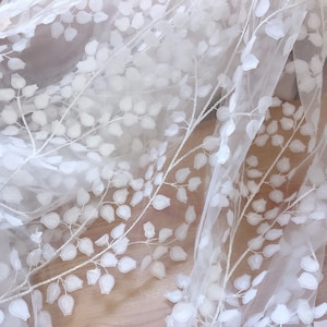 Gebroken witte 3D-bloemenstof Chique borduurwerk Bloemknopkantstof voor feestjurk, bloemenmeisjesjurk, cocktailjurk