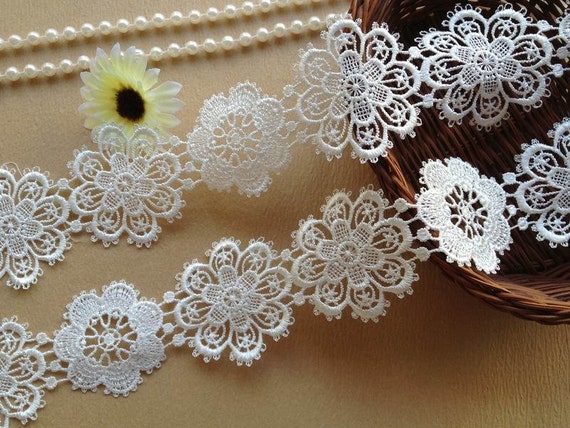 Lace Trim off White Venise Lace Flower Design for Fashion and