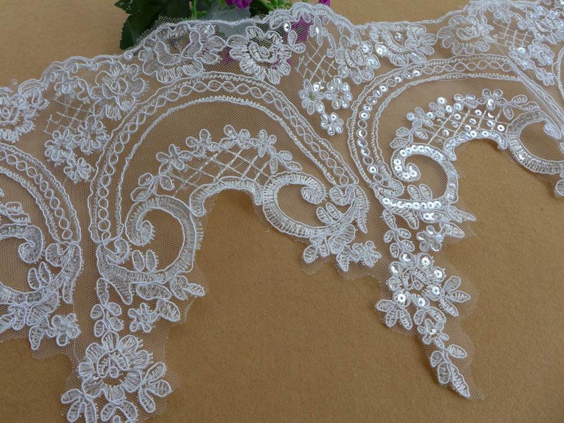 Velo de novia clásico de encaje, ribete de encaje bordado en blanco roto, encaje de lentejuelas Alencon imagen 2