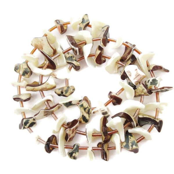 Shell Necklace Brown White Beige Seashell Chip Beads Vintage 1970s