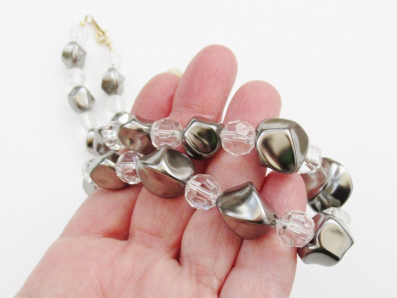 Silver Grey Necklace Simple Pearly Collar Shaped /& Clear Faceted Graduated Beads Single Row