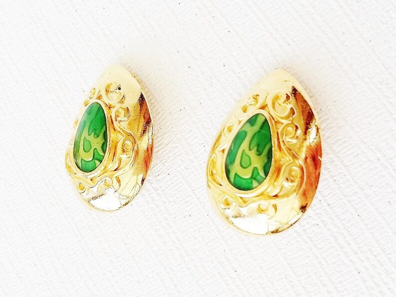 Green Gold Tone Earrings Clip On Smart Tear Shaped Vintage Enamel Ornate Raised Embossed Surface