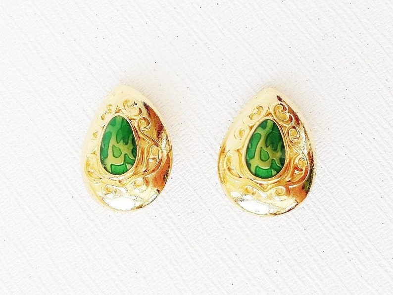 Green Gold Tone Earrings Clip On Smart Tear Shaped Vintage Enamel Ornate Raised Embossed Surface