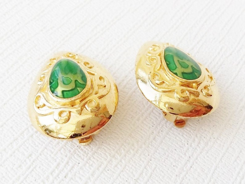 Green Gold Tone Earrings Clip On Smart Tear Shaped Vintage Enamel Ornate Raised Embossed Surface