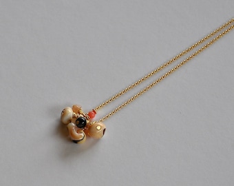 Thin Choker and precious stones and shells on chain: model "Omérine"