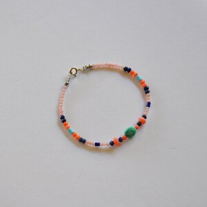 Bracelet fantaisie tendance pierres fines roses et bleues : Modèle Surya image 4