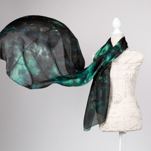 Echarpe multicolor en soie teint à la main, foulard noir et vert, paréo multicolor, 100% soie