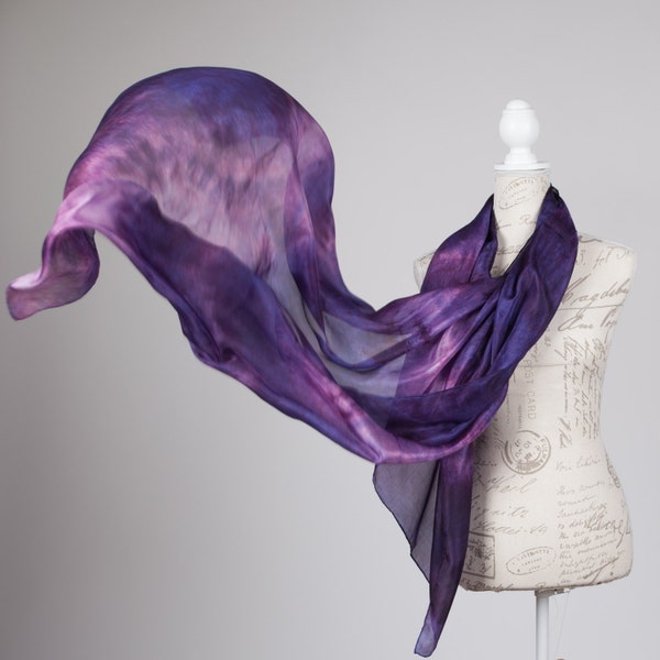 écharpe en soie teintAUbergine, teint à la main, shibori, 100% soie