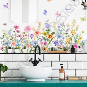 Wunderschöner moderner Wandaufkleber mit Wildblumen und Schmetterlingen – 115cm x 70cm – Wandtattoo – Cottage Garten Wandaufkleber – Blumenwiese