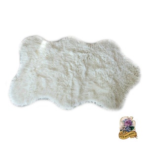 Plush Faux Fur Rug - Shaggy Sheepskin - Area Carpet - Accent Throw -Shag - Pelt Shape - Hide