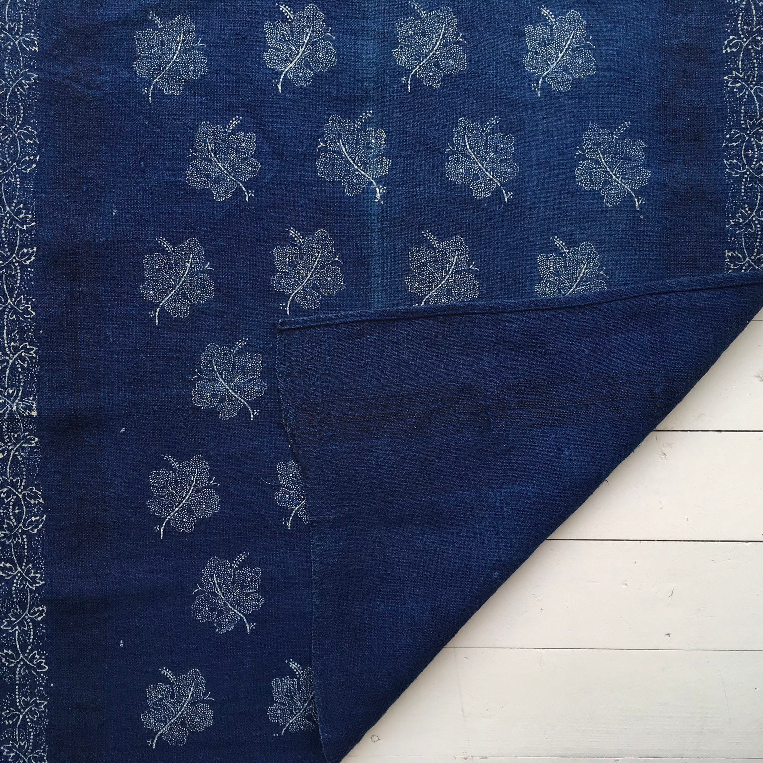 DTR 1901 Vintage Indigo Dyed Linen Table Centre Piece with Grapeleaf