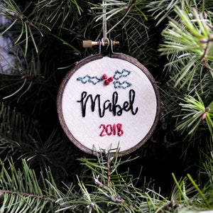 Custom Name Embroidery Hoop Ornament: Baby&#39;s First Christmas Decor