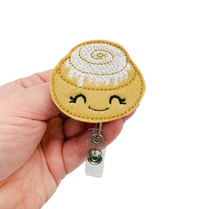 Cinnamon Roll Badge Reel, Cinnamon Roll Gifts, Pastry Badge Reel, Pastry Badge Holder, Pastry Badge Topper, Gift for Baker, Bakery Gifts