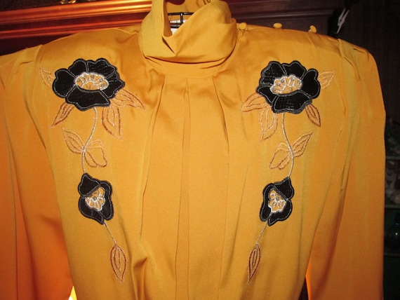 vintage 1970s rust brown blouse with yellow embroidered flowers size s