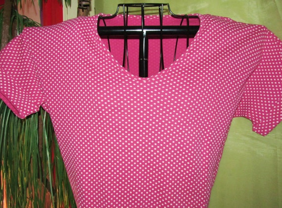 pink polka dot t shirt