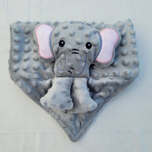 Elephant Lovie Lovie animal personnalisé Couverture de sécurité personnalisée Cadeau bébé personnalisé Lovie brodée Lovey Woobie Minky image 8