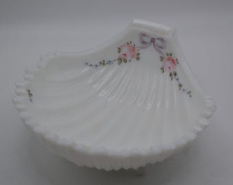 RARE Vintage Westmoreland Handpainted Milk Glass Seashell Footed Candy/Trinket Dish