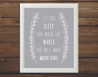 IMPRIMIBLE, Déjala dormir porque cuando despierte moverá montañas, 8x10, Impresión de vivero gris, Guardería de niña, Ducha de bebé niña, Bebé gris