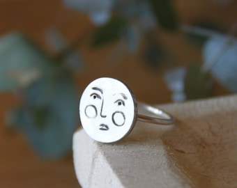 MOON FACE ring lost wax // round coin ring gold plated. circle ring silver. Sterling silver ring round face. playful ring medaillon