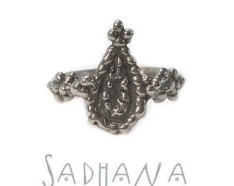SADHANA ring lost wax // indian style ring. bollywood ring silver. Sterling silver ring henna pattern. flower ring drop form