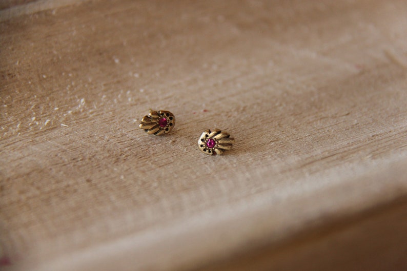 INDIAN SUMMER stud earrings gold // gold plated botanical earrings / flower earrings dainty earrings with pink ruby stone / studs gemstone image 9