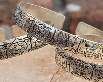 Vintage Traditional Tibetan Silver Metal Carving Cuff Bracelet (cb-116)