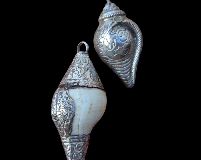 PE110 conch shell, Tibetan Pendant Handmade in Nepal, this auspicious Buddhist pendant is a good luck charm.