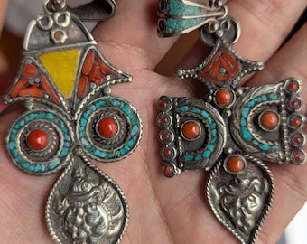 Traditional Tibetan Vintage White Brass Pendant with Turquoise, Coral and Amber (p6-001)