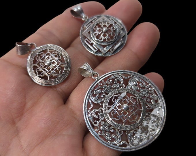 Silver Tibetan Buddhist Mandala Pendant with beautiful traditional Buddhist design (T1102-005.2)