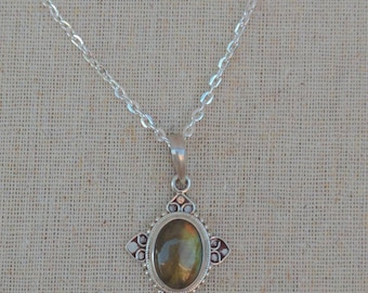 Labradorite Gemstone Silver Handmade Pendant: 925 Sterling Silver Pendant-Oval  Pendant-Gift for her-Anniversary (T1101-003.3)