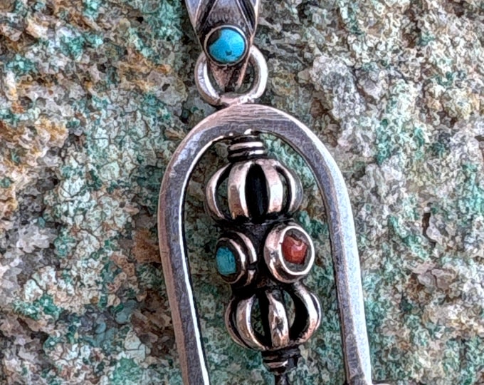 P5/9-Dorje Prayer Wheel pendant. Handmade in Nepal from silver with stone. (T12-3/9)