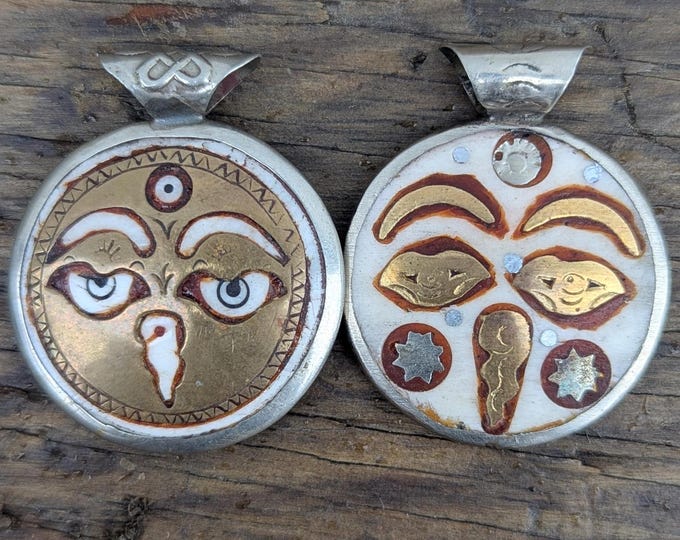 Handmade vintage double-sided Tibetan buddhist pendant—featuring Conch shell with Buddha's wisdom eyes motif  (p7-047)