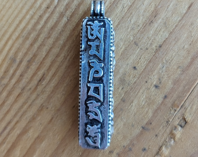 Om Mani Padme Hung Mantra Silver Pendants Handmade in Nepal.(T1103-008)