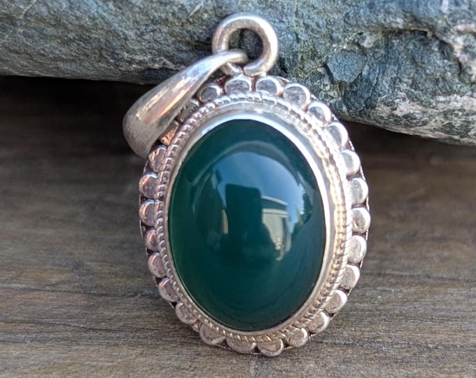 Green Aqeeq Oval Shape Silver Gemstone Pendant Gift Pendant.(T1102-011)