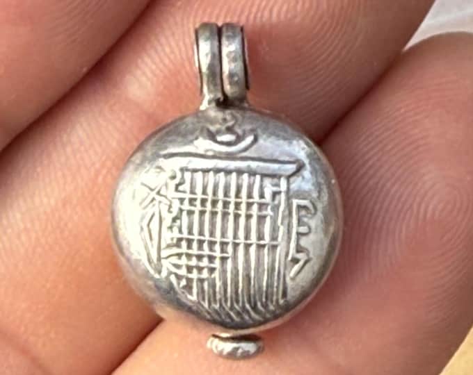 Silver Buddhist Ghau Pendant – Tibetan Amulet Prayer Box