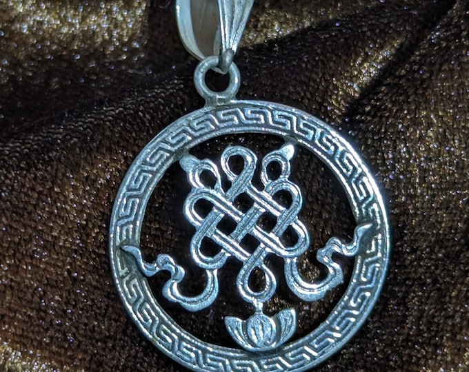 Glorious Endless Knot:(Silver Pendant of Auspicious symbol) (T1102-004.7)