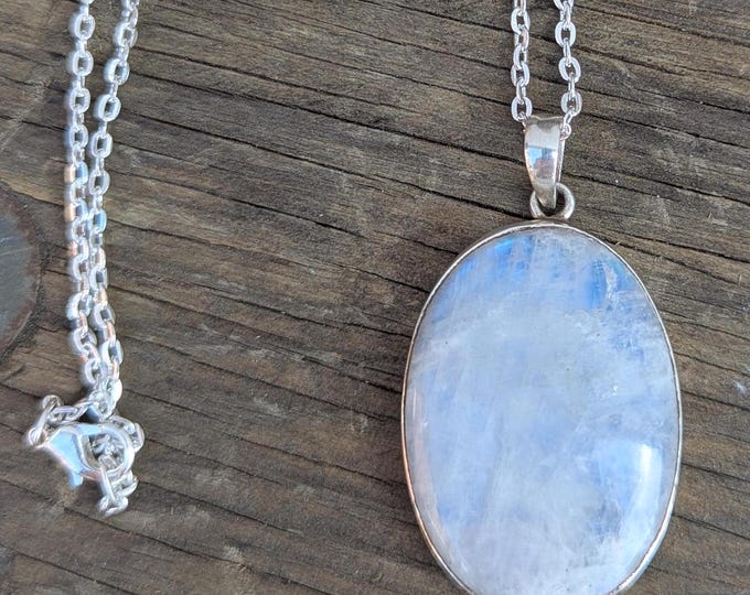 Rainbow Moonstone Silver Handmade Pendant: 925 Sterling Silver Pendant. (T1101-005.1)