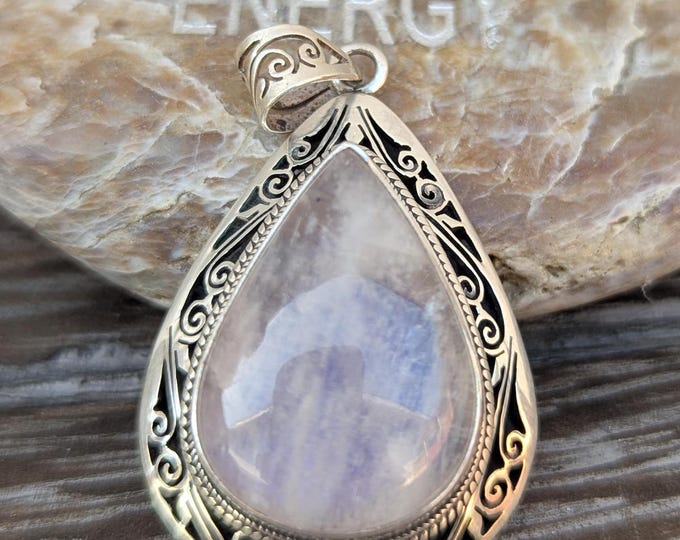 Rainbow Moonstone Silver Handmade Pendant: 925 Sterling Silver Pendant. (T1101-005.7)