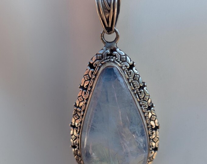 Rainbow Moonstone Silver Handmade Pendant: 925 Sterling Silver Pendant. (T1101-005.2)